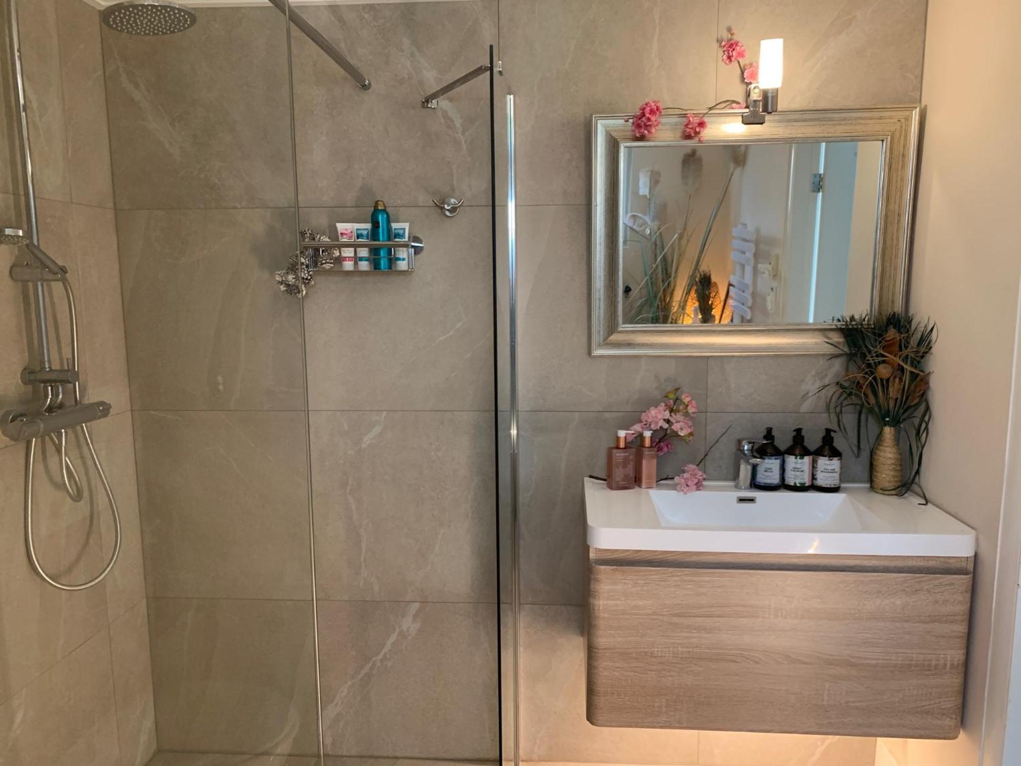 Romantisch Wellness Appartement Met Prive Hottub Sauna Gamesroom Den Ham Экстерьер фото